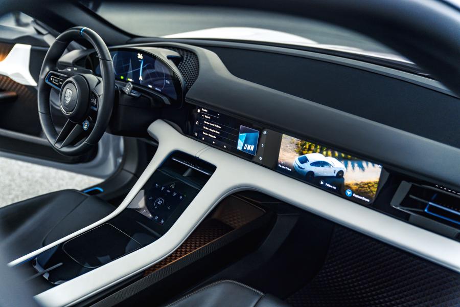 Детали интерьера Porsche Mission E Cross Turismo 2018 года  (фото 11 из 66)